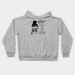 A BEAR IN THE WOODS Kids Hoodie